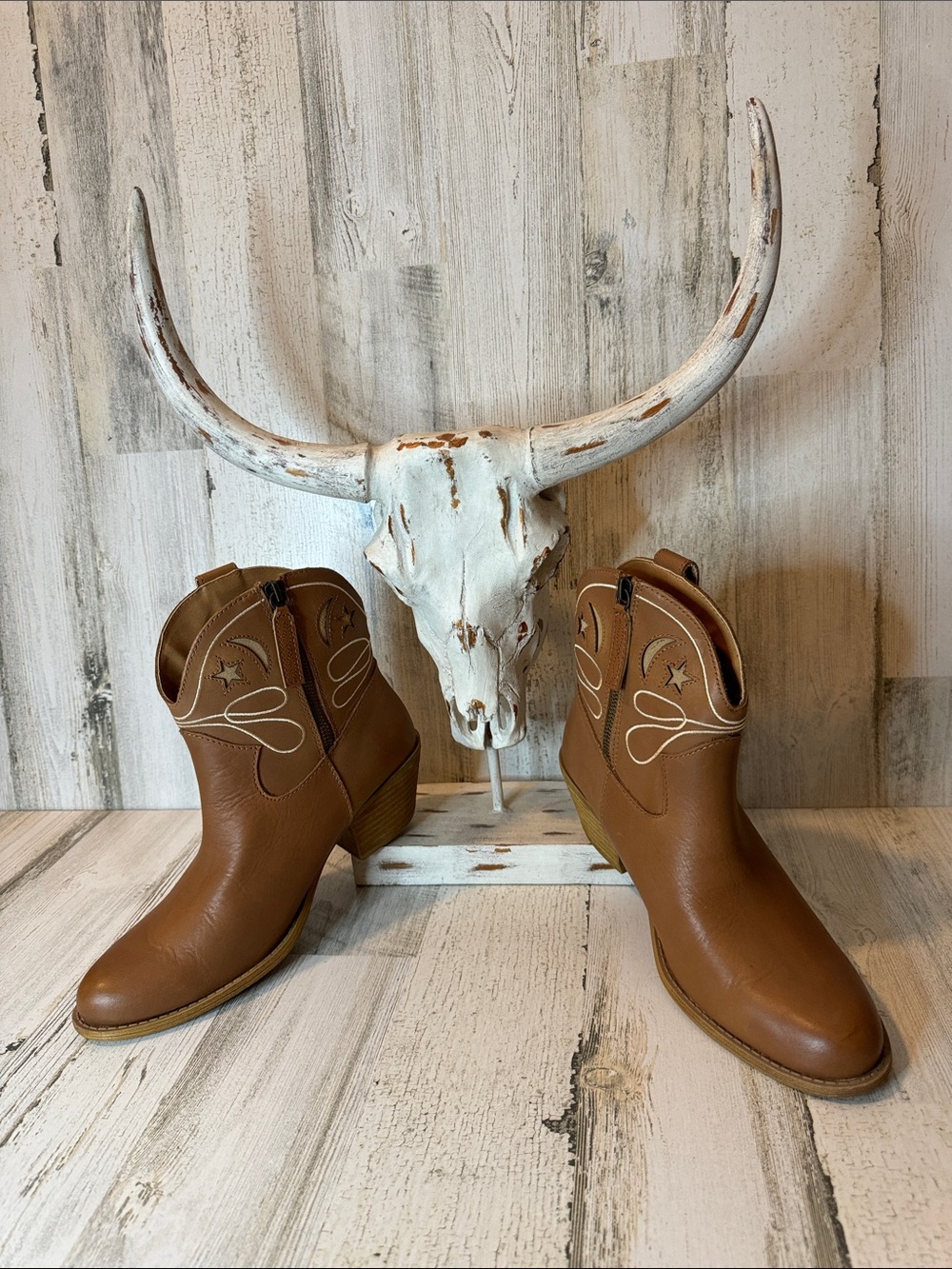 Dingo Leather Whiskey Star Moon Cut Outs Urban Cowgirl Zip Up Ankle Boots 9